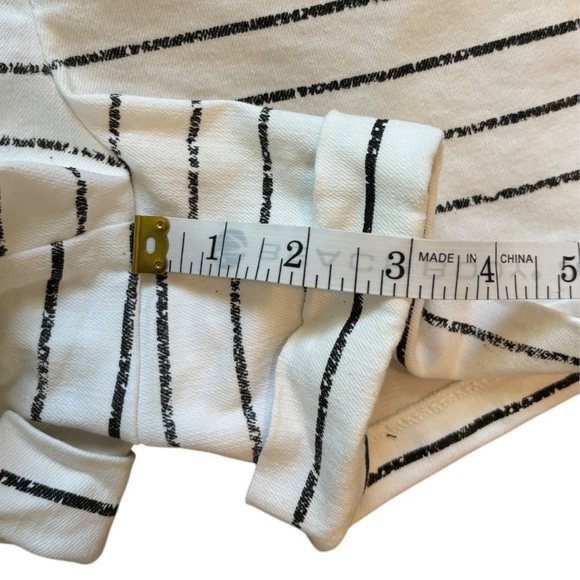 Alice + Olivia Striped Mid-Rise Cuffed Shorts Woman’s Size 12 - Picture 9 of 10